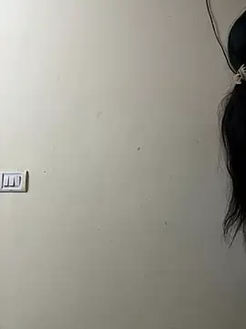 LuxeAura Adlı Modelin Canlı XXX Sohbeti