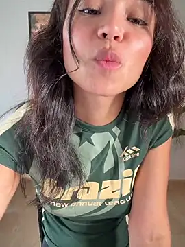 Adriennesexxx Adlı Modelin Canlı XXX Sohbeti