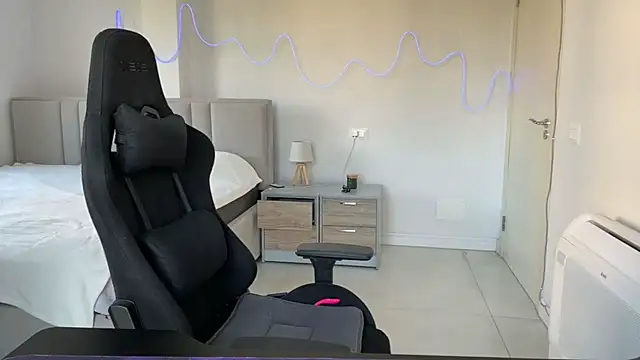 PrincesSsLilu's Live XXX Chat