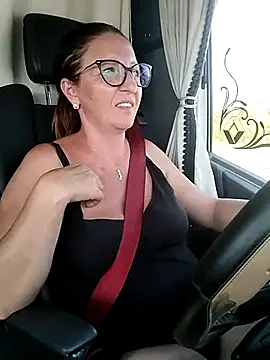 Milfa_nimfomana Adlı Modelin Canlı XXX Sohbeti