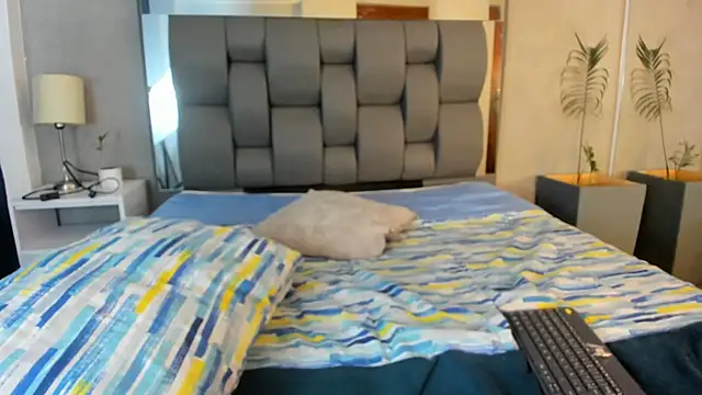 Chat +18 de Charlie___Musk ao vivo