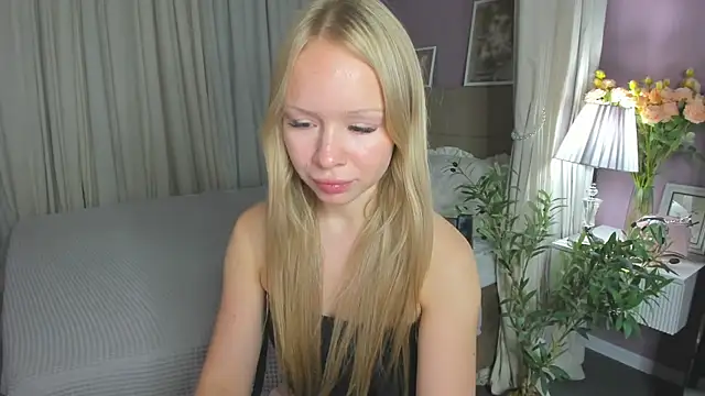 Milana_r0se Chat XXX in diretta