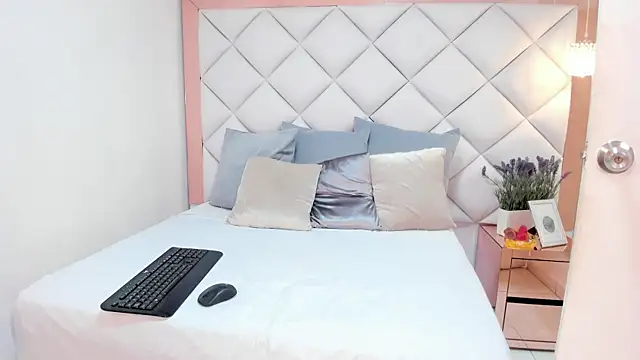 Chat +18 de lizmonroee ao vivo