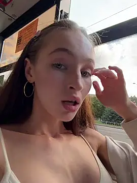 -missbehaving- élő XXX-chatje