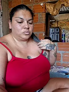 Juli_grandestetas Chat XXX in diretta
