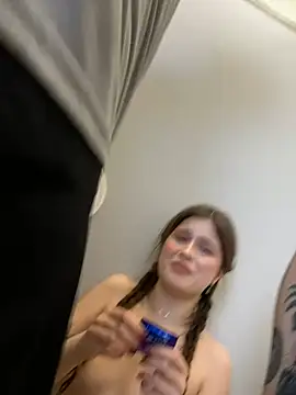 XXX chat uživo modela sukidaa