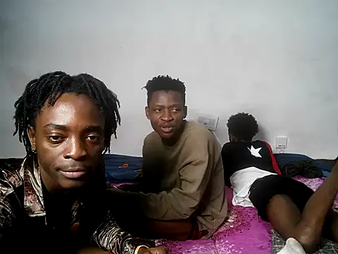 threemanias Chat XXX live