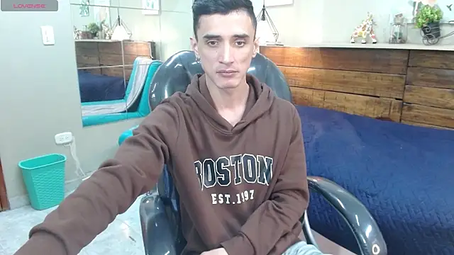 צ'אט XXX בשידור חי של FelipeFriendly