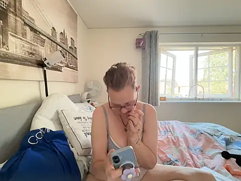 Curvy-Jinx's Live XXX Chat