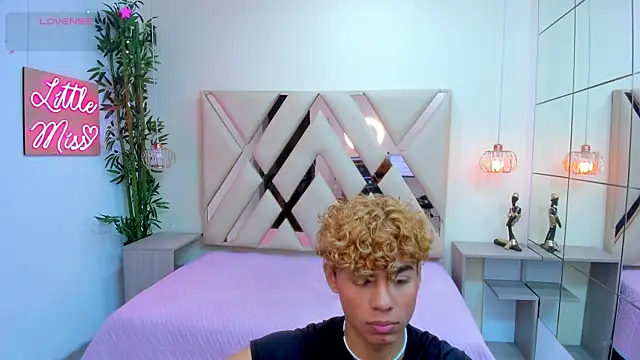 Anyelo_Twink Live XXX Chat