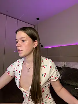 PeachCheeks_'s Live XXX Chat