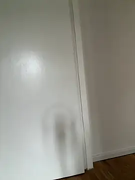 SkinnyLilly live XXX chat