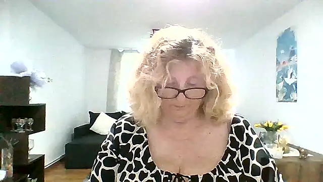 NoraMelow live XXX chat