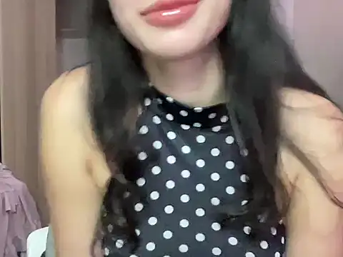 Toviraa Adlı Modelin Canlı XXX Sohbeti