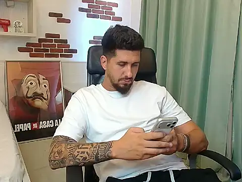 LoganStroud élő XXX-chatje