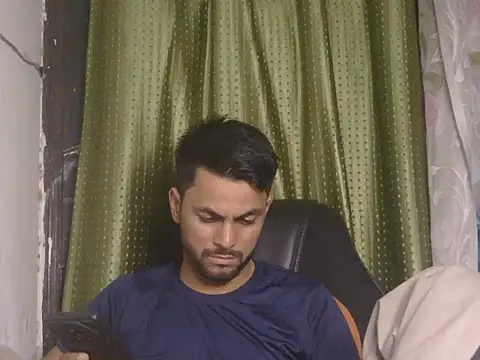 Stubborndesiboyn Live XXX chat