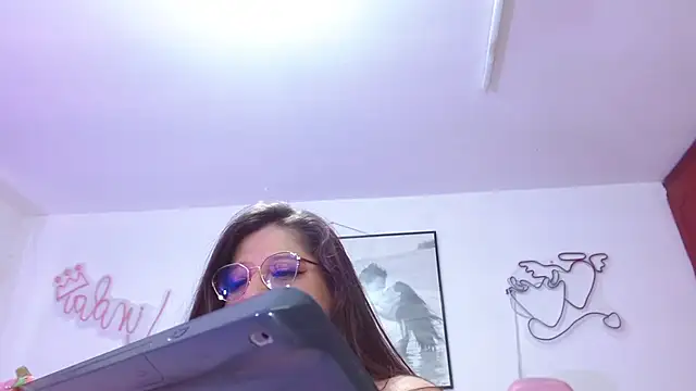 XXX chat uživo modela Amelie_Rousell