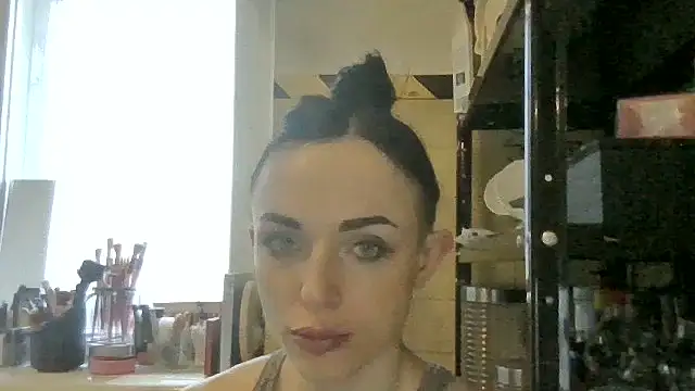 Trinsy_Love Adlı Modelin Canlı XXX Sohbeti
