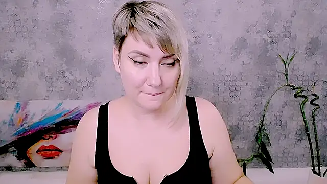 Djullia XXX чат на живо