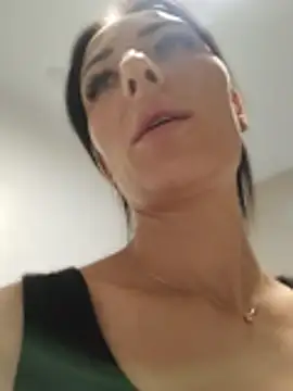 Živý XXX chat BURNING-BRUNETKA