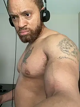 Fathero1time XXX чат на живо