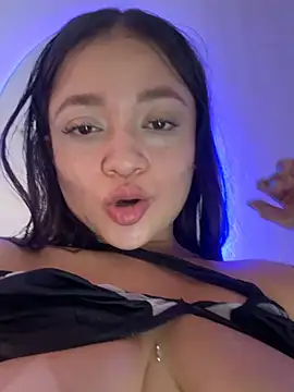 IsaaaaXXX – Live XXX-chat