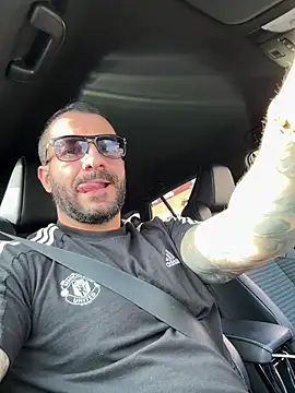 צ'אט XXX בשידור חי של TattooGuy88