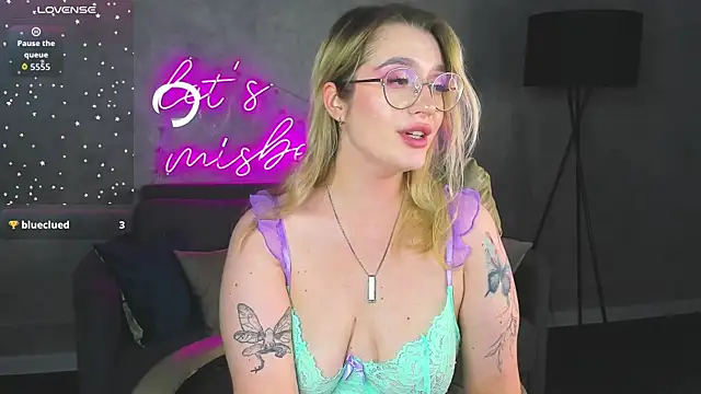 Viickie_Nelsson's Live XXX Chat