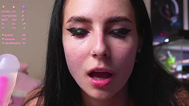YaraAveiri Adlı Modelin Canlı XXX Sohbeti