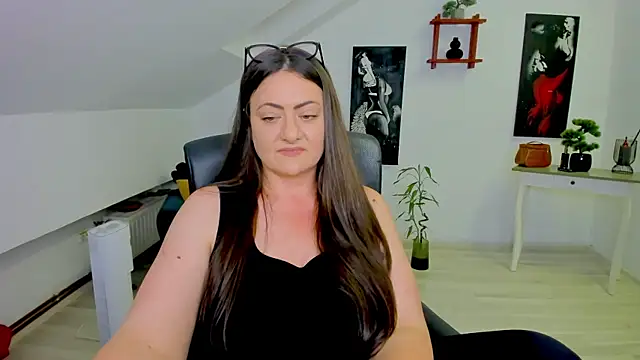 MistressDarrah Chat XXX in diretta