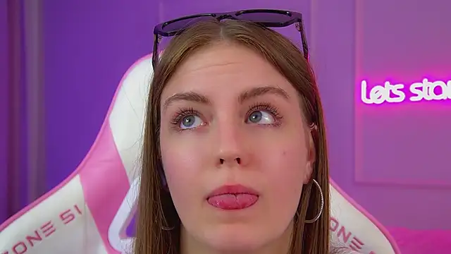 SofiaSarvains' Live XXX Chat