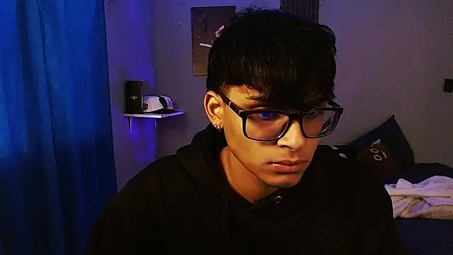 Mr_yisuzz's Live XXX Chat