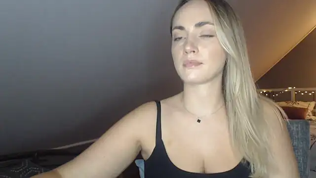 Chat +18 de ScarlettSensitive ao vivo