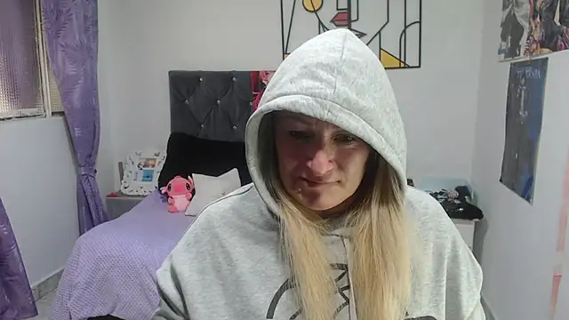 emperabigbootybigass Chat XXX in diretta