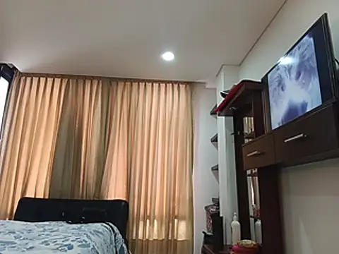 Chat +18 de MiaIsabela_ ao vivo