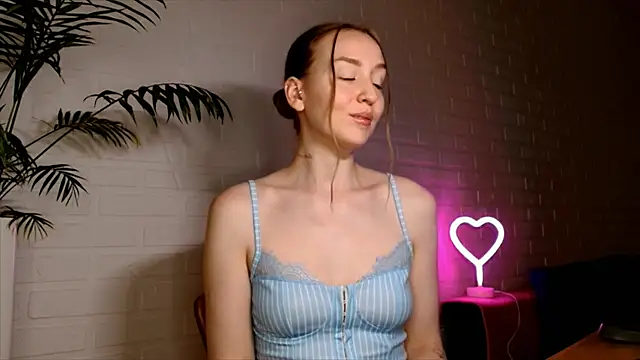 WhitePrincessLuna live XXX chat