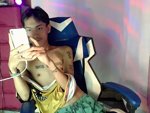 Živý XXX chat riks_tyler