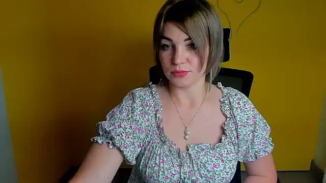 CuttieEmma's Live XXX Chat