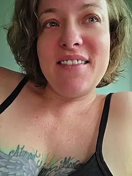 julimonroe Chat XXX in diretta