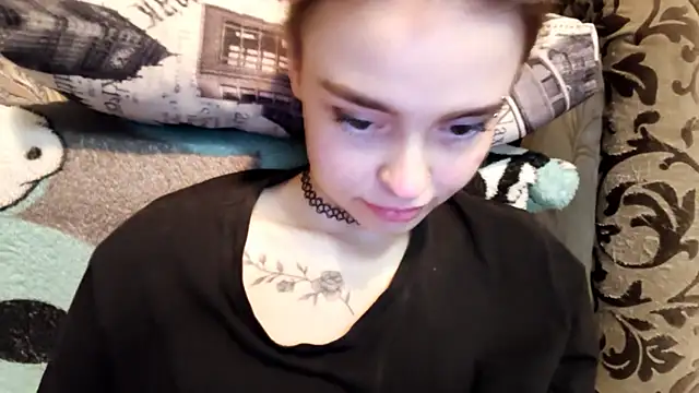 CaraDelevingnee Webcam-Show