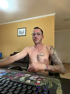 Show de CoyoteDuMato na webcam