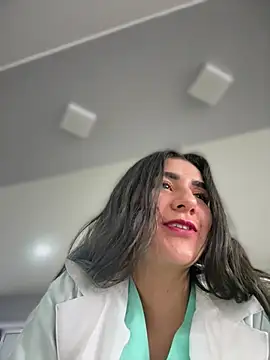 Chat +18 de CAROLINE__07 ao vivo