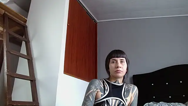 Emilia_1995's Live XXX Chat