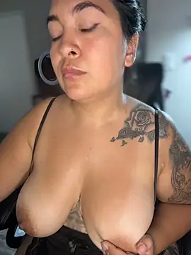 latina_curvy22 웹캠 쇼