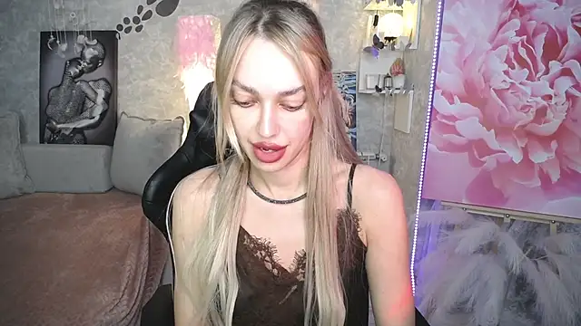 NickyAdamidi 即時 XXX 聊天