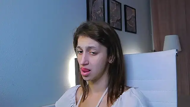 Онлайн чат XXX SofiaHill