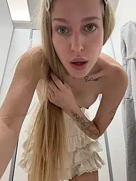 kira_mia Adlı Modelin Canlı XXX Sohbeti