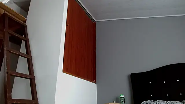 XXX chat uživo modela Emilia_1995