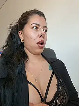 Luianna XXX чат на живо