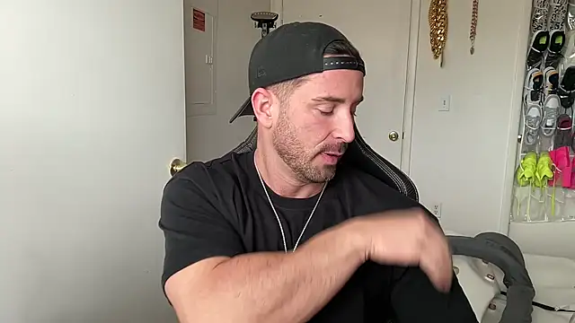 brettmycles28 现场XXX聊天